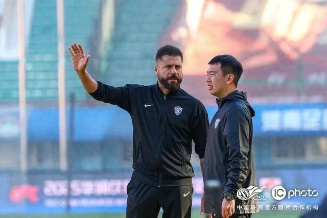 中超今夜再迎强敌，斯图加特止住颓势，主帅态度：引发热议，年轻球员得到机会的简单介绍