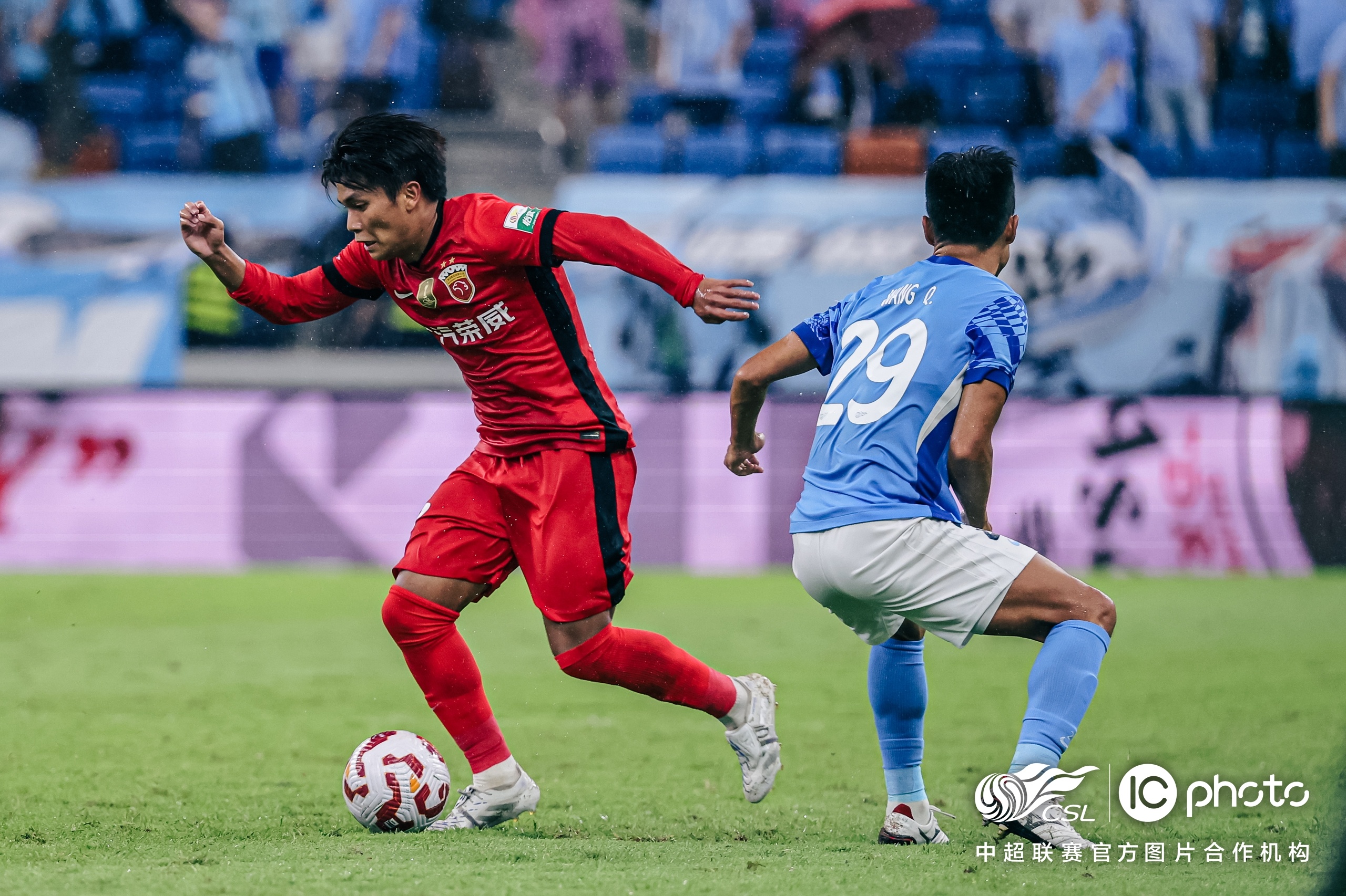 中超今夜再迎强敌，斯图加特止住颓势，主帅态度：引发热议，年轻球员得到机会的简单介绍