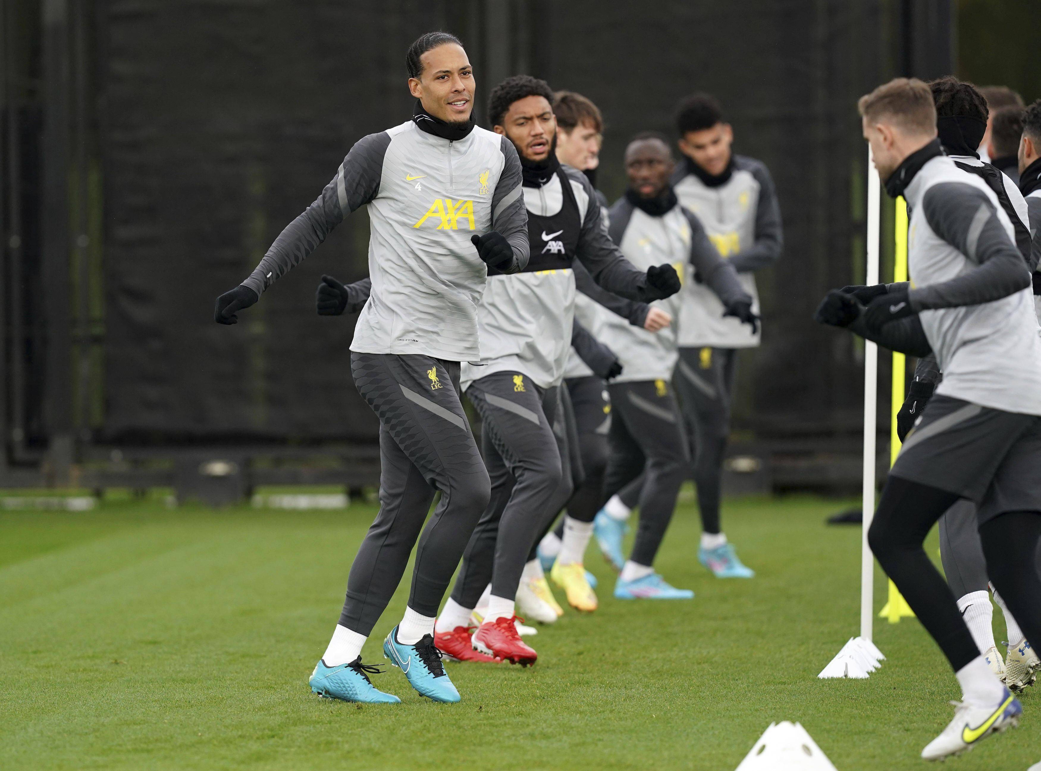 赛前布莱顿备战欧冠；官宣签约细节曝光；话题不断；轮换策略成焦点的简单介绍